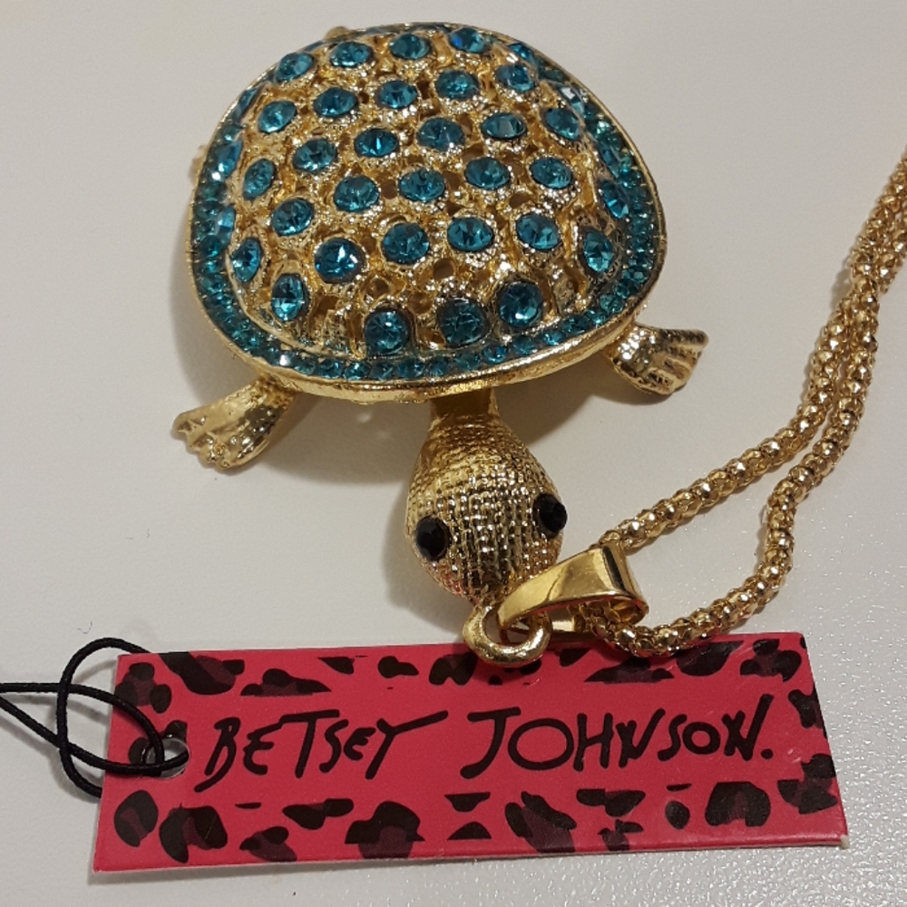 Betsey Johnson turtle necklace, adorable